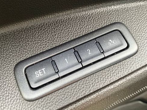 Used 2015 Chevrolet Suburban LTZ RWD image 39