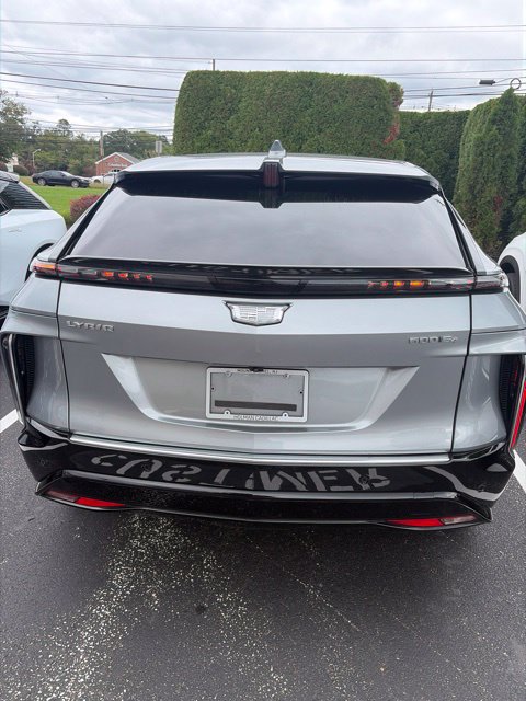 Used 2024 Cadillac Lyriq Luxury AWD/4WD image 6