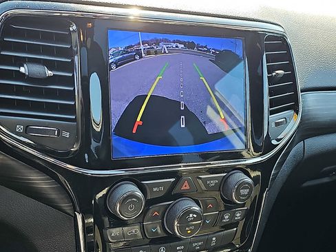 Used 2019 Jeep Grand Cherokee Altitude AWD/4WD image 20