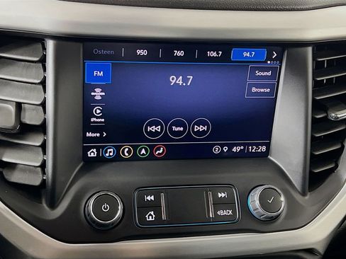 Used 2023 GMC Acadia SLT w/ Technology Package image 15