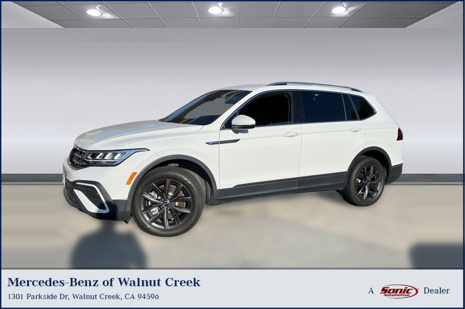 Used 2024 Volkswagen Tiguan SE FWD image 1