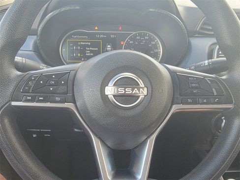 Used 2023 Nissan Versa SV image 31
