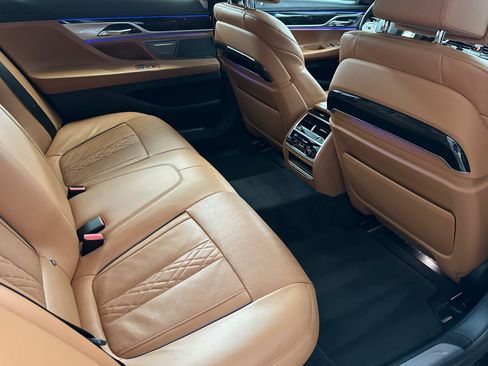 Used 2020 BMW 750i xDrive w/ Executive Package AWD/4WD image 34