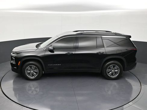 Used 2025 Chevrolet Traverse LT FWD image 13
