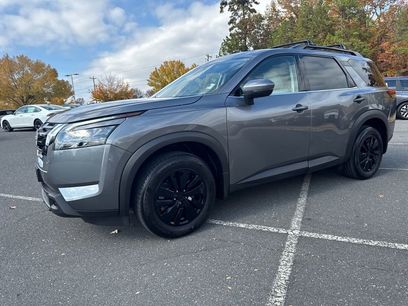 Used 2024 Nissan Pathfinder SV