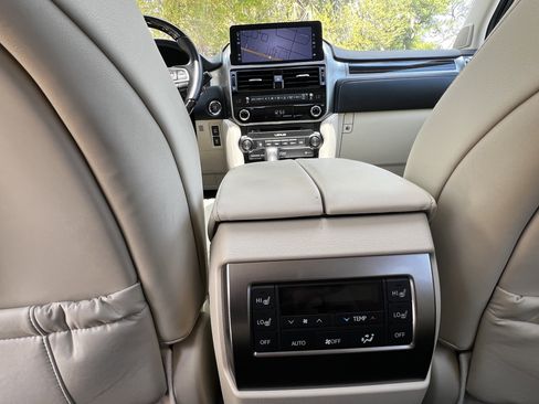 Used 2023 Lexus GX 460 Premium w/ Premium Plus Package image 36