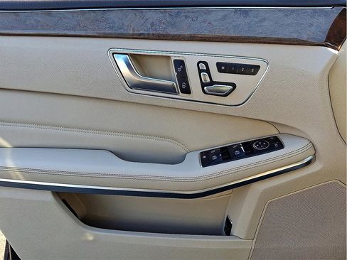 Used 2014 Mercedes-Benz E 350 4MATIC Sedan image 12
