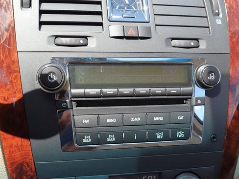 Used 2006 Cadillac DTS w/ Trunk Convenience Package FWD image 26