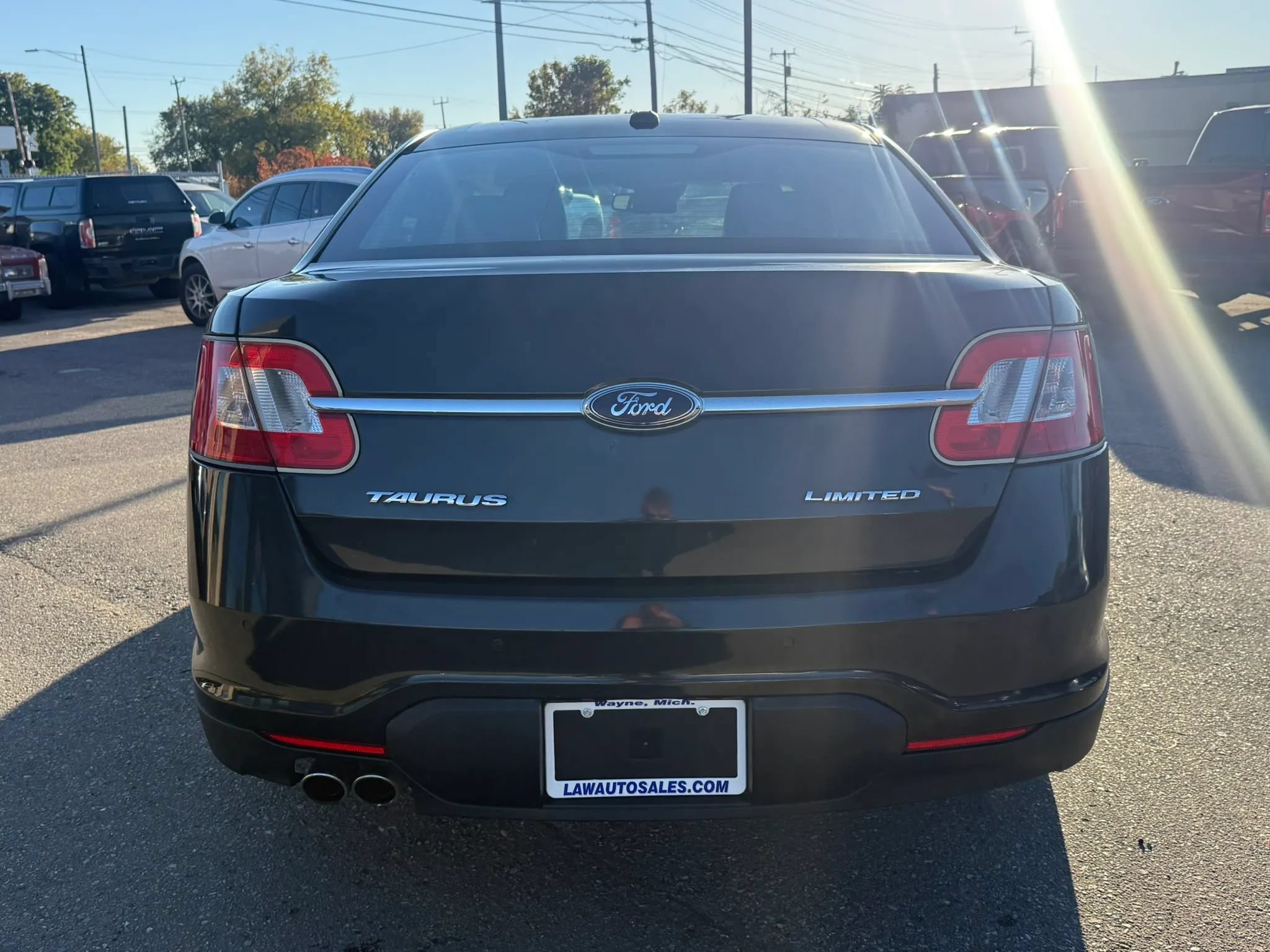 Used 2010 Ford Taurus Limited FWD image 6