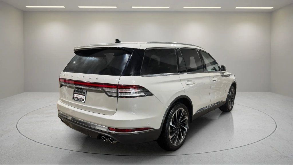 Used 2023 Lincoln Aviator Reserve w/ Equipment Group 201A AWD/4WD image 3
