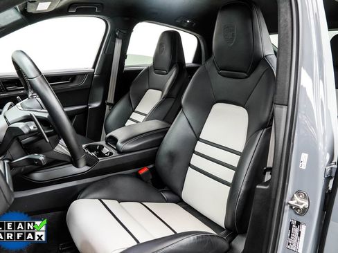 Used 2024 Porsche Cayenne Turbo GT AWD/4WD image 15