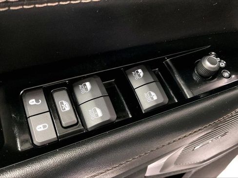 Used 2024 Jeep Wagoneer Series II w/ Flexible Seating Group AWD/4WD image 39