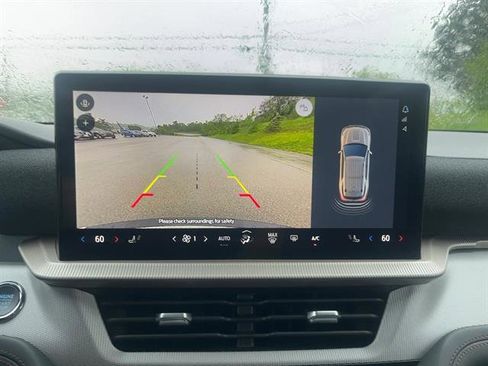 New 2025 Ford Explorer Active image 22