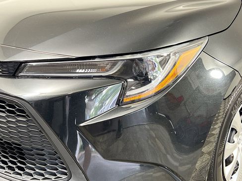 Used 2021 Toyota Corolla LE image 12