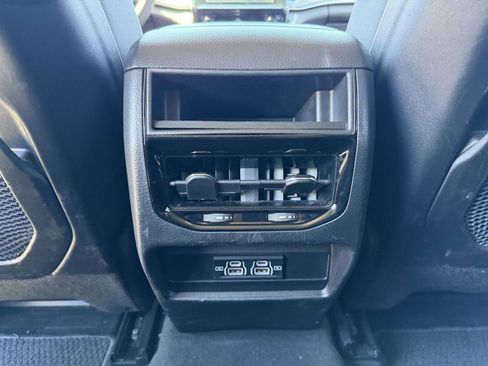 Used 2023 Jeep Grand Cherokee Laredo AWD/4WD image 21