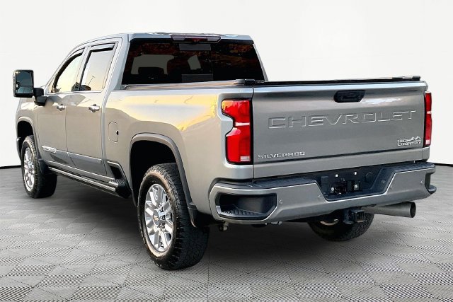 Used 2024 Chevrolet Silverado 2500 High Country w/ High Country Premium Package AWD/4WD image 4