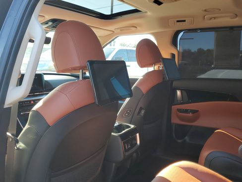 Used 2024 Kia Carnival SX Prestige image 15