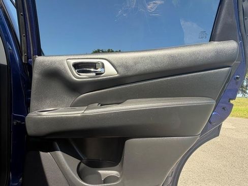 Used 2019 Nissan Pathfinder S FWD image 17