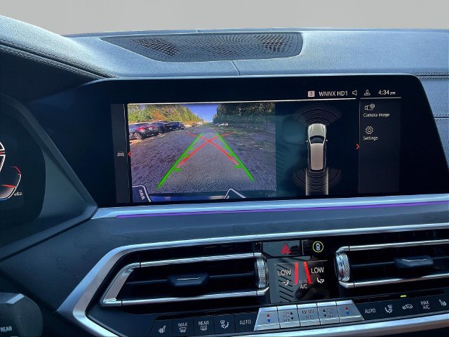 Used 2022 BMW X7 xDrive40i w/ M Sport Package AWD/4WD image 16