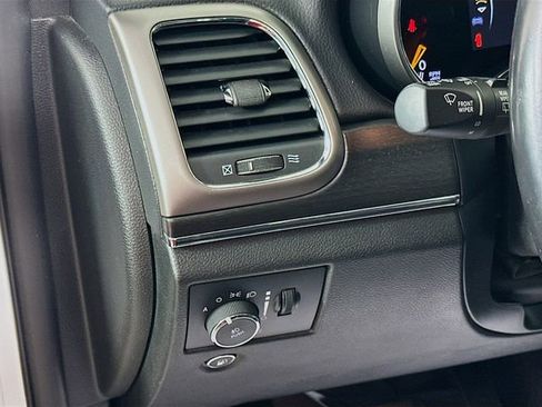 Used 2018 Jeep Grand Cherokee Limited image 11