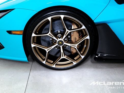 Used 2025 Lamborghini Revuelto AWD/4WD image 30