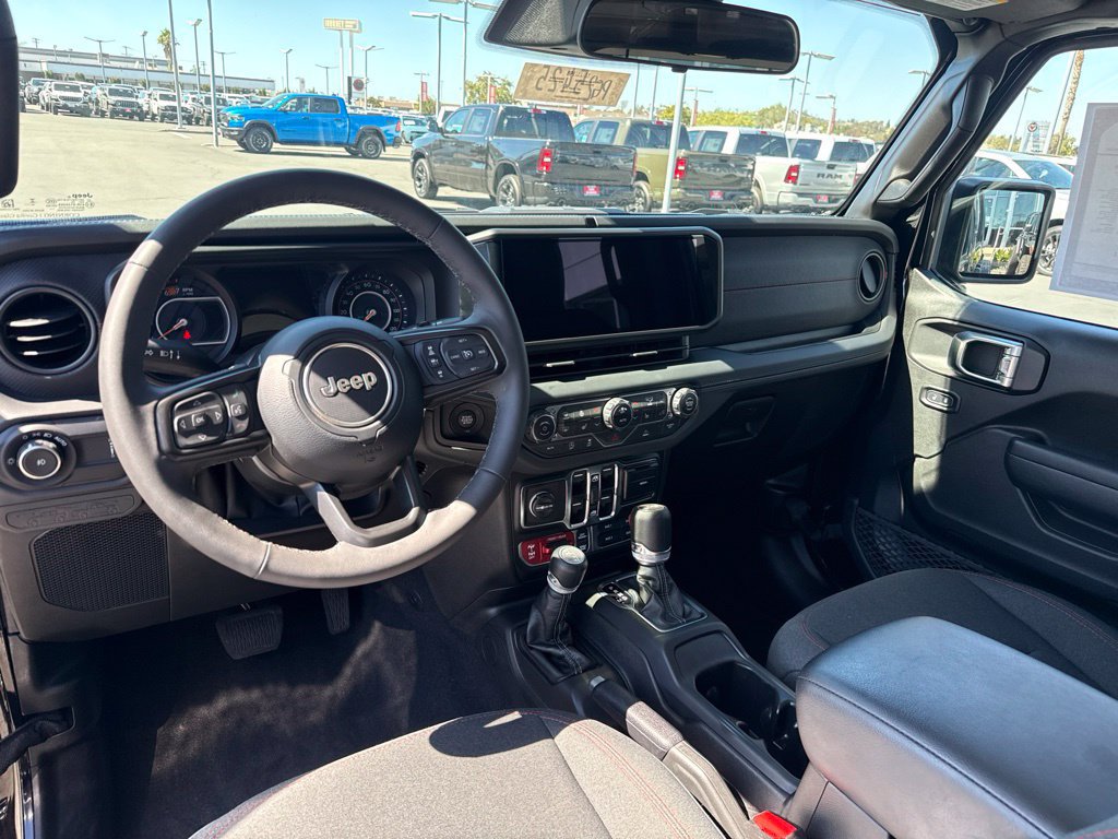Certified 2025 Jeep Wrangler Unlimited Rubicon w/ Convenience Group AWD/4WD image 16