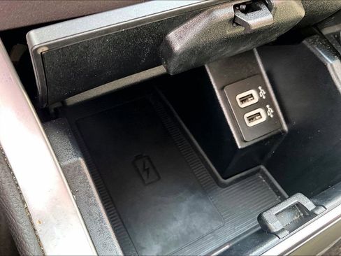 Used 2019 Ford Edge Titanium image 32