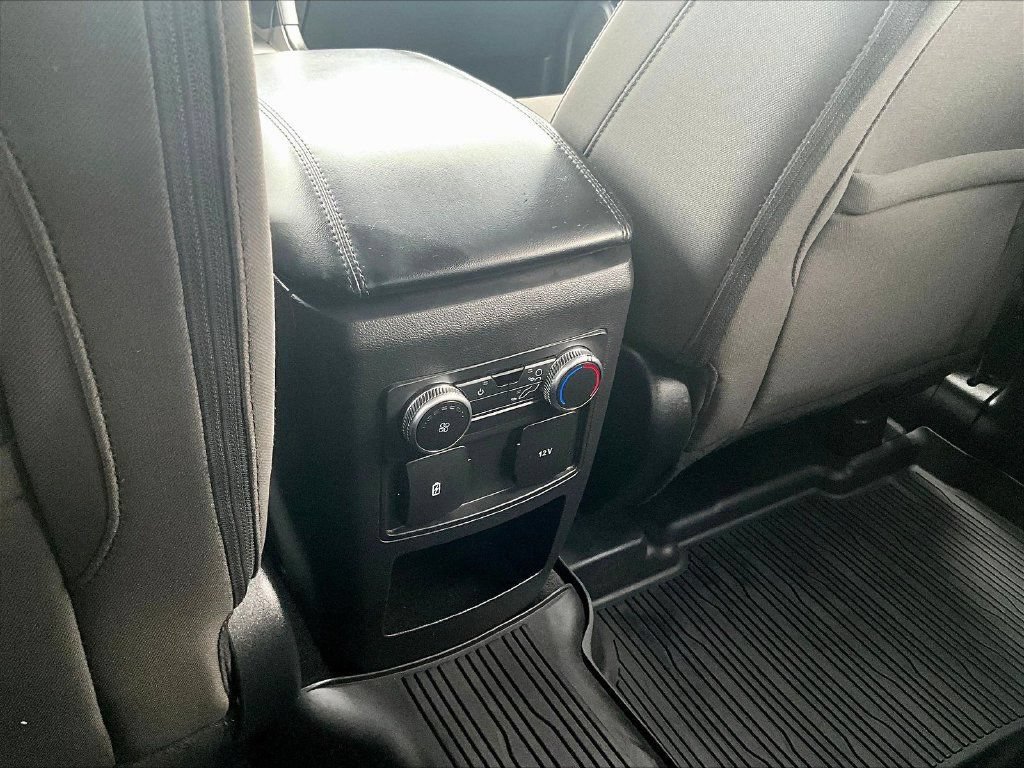 Used 2021 Ford Explorer XLT AWD/4WD image 12