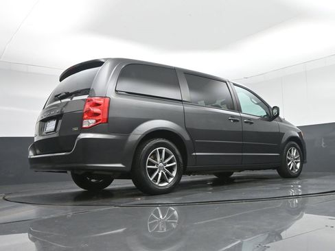 Used 2016 Dodge Grand Caravan SE image 60