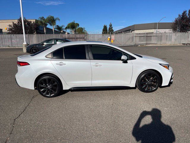 Used 2023 Toyota Corolla SE w/ SE Package FWD image 2