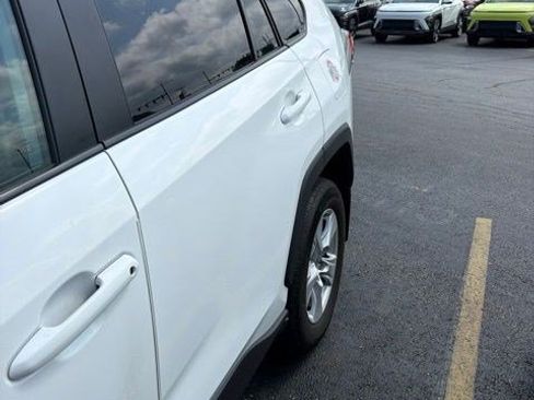 Used 2021 Toyota RAV4 XLE w/ Convenience Package AWD/4WD image 4
