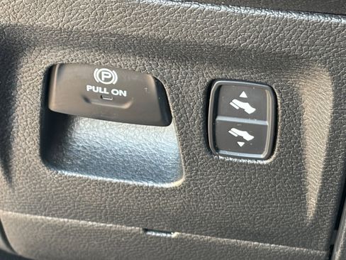 Used 2022 RAM 1500 Laramie AWD/4WD image 19