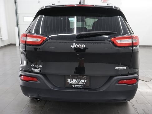 Used 2016 Jeep Cherokee Latitude w/ Cold Weather Group AWD/4WD image 24