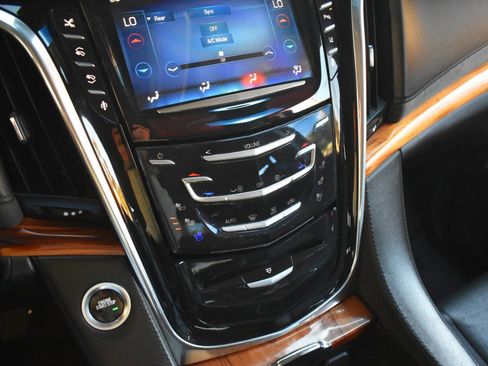 Used 2015 Cadillac Escalade Premium image 30