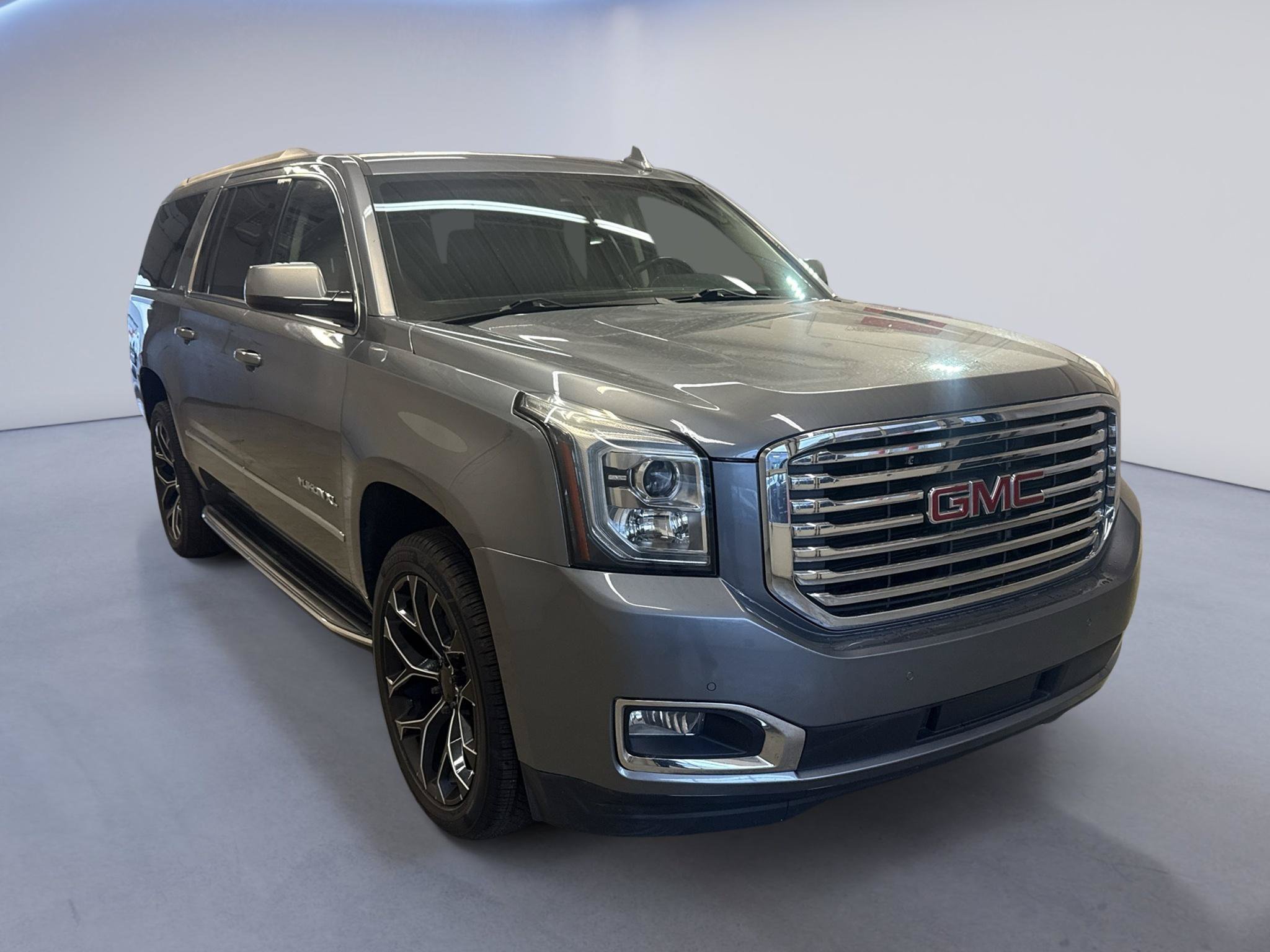 Used 2018 GMC Yukon XL SLT w/ Premium Edition AWD/4WD image 1