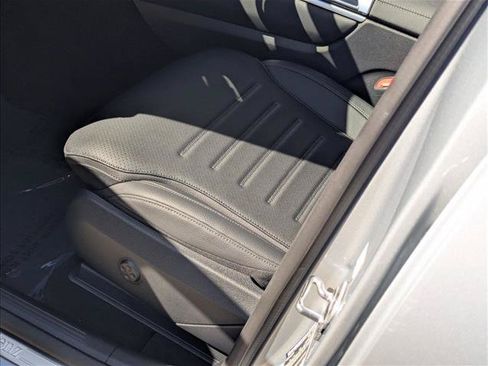 Used 2026 Mercedes-Benz GLC 300 image 4