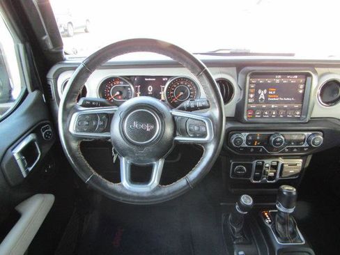 Used 2022 Jeep Wrangler Unlimited Sahara image 9