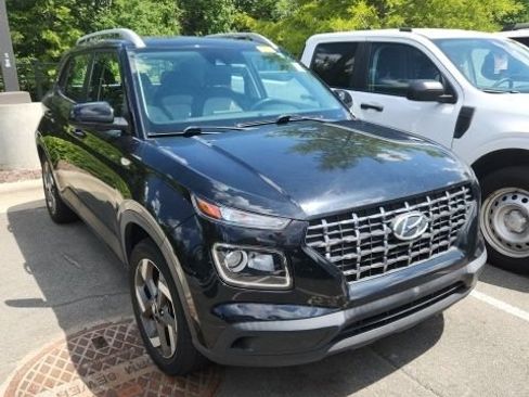 Used 2021 Hyundai Venue SEL FWD image 2