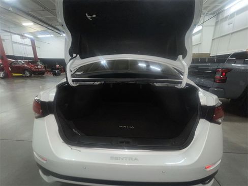 Used 2024 Nissan Sentra SR w/ Trunk Package image 22