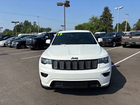 Used 2019 Jeep Grand Cherokee Altitude AWD/4WD image 5