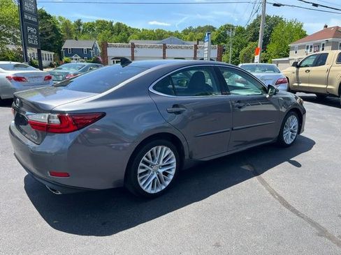 Used 2016 Lexus ES 350 w/ Luxury Package w/Wood Trim FWD image 4