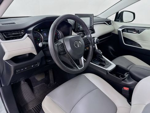 Certified 2022 Toyota RAV4 XLE Premium AWD/4WD image 10