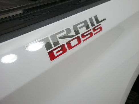 Used 2021 Chevrolet Silverado 1500 LT Trail Boss w/ Convenience Package II AWD/4WD image 4