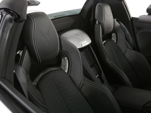 Used 2025 Chevrolet Corvette Z06 RWD image 11