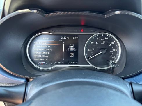Used 2025 Nissan Versa SV FWD image 38
