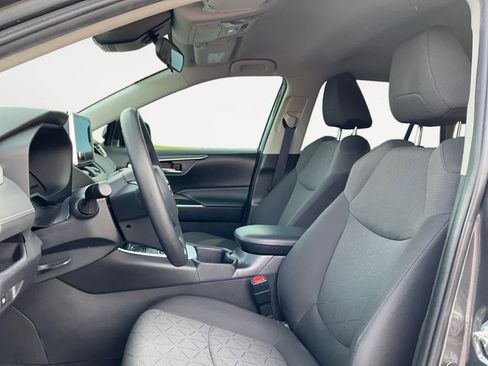 Used 2023 Toyota RAV4 XLE AWD/4WD image 11
