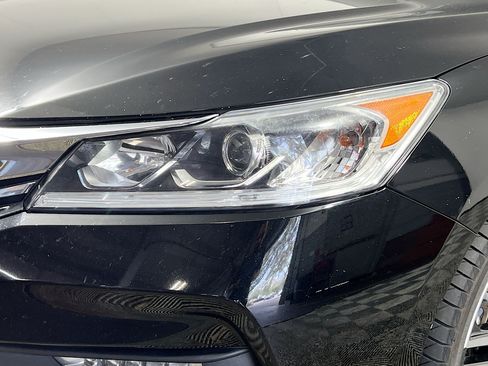Used 2016 Honda Accord Sport image 12