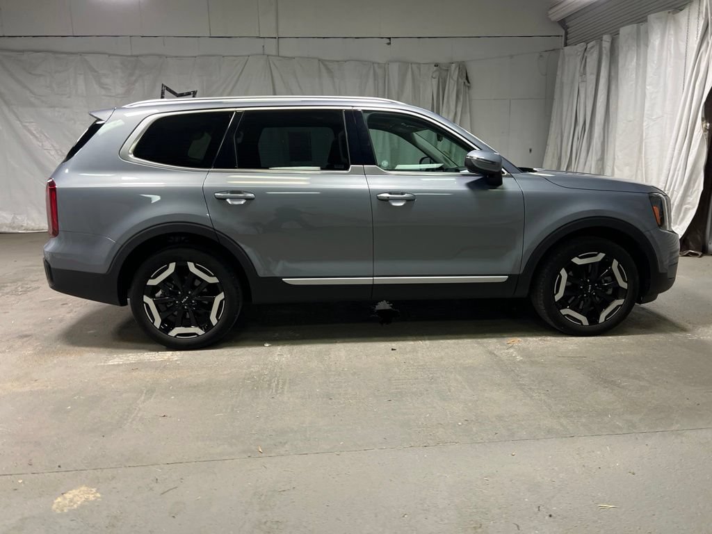 Used 2025 Kia Telluride S FWD image 8