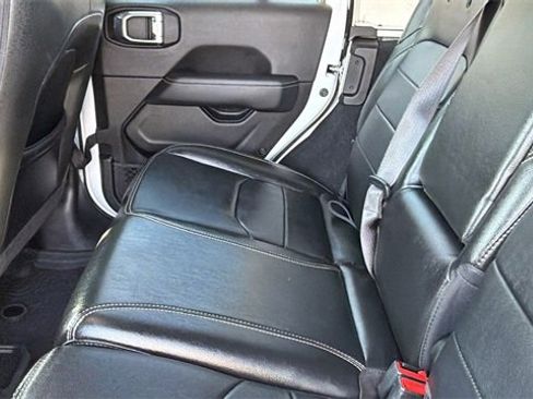 Used 2022 Jeep Wrangler Unlimited Sahara w/ Cold Weather Group image 18