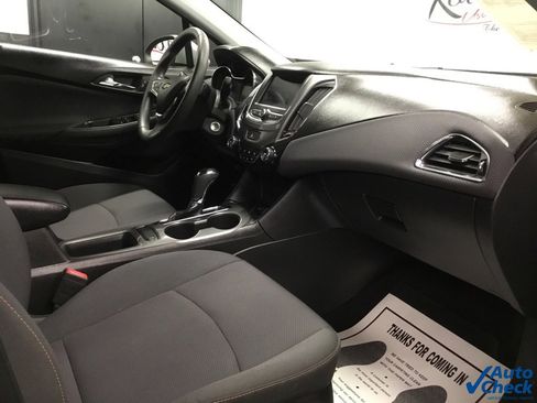 Used 2019 Chevrolet Cruze LS w/ LS Fleet Convenience Package image 36